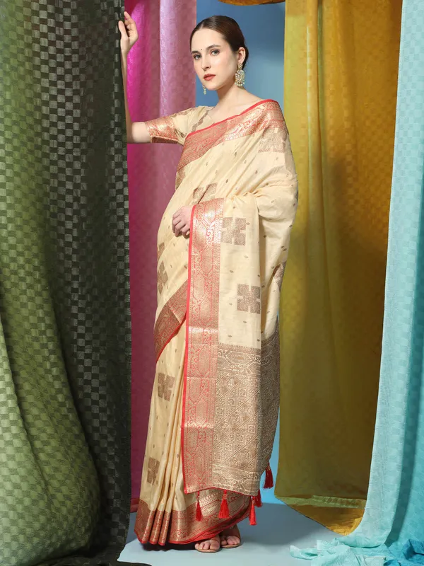 Cream_Katan_Silk_With_Zari_Weaving_Rich_Pallu_And_Contrast_Weaving_Small_Border_Saree