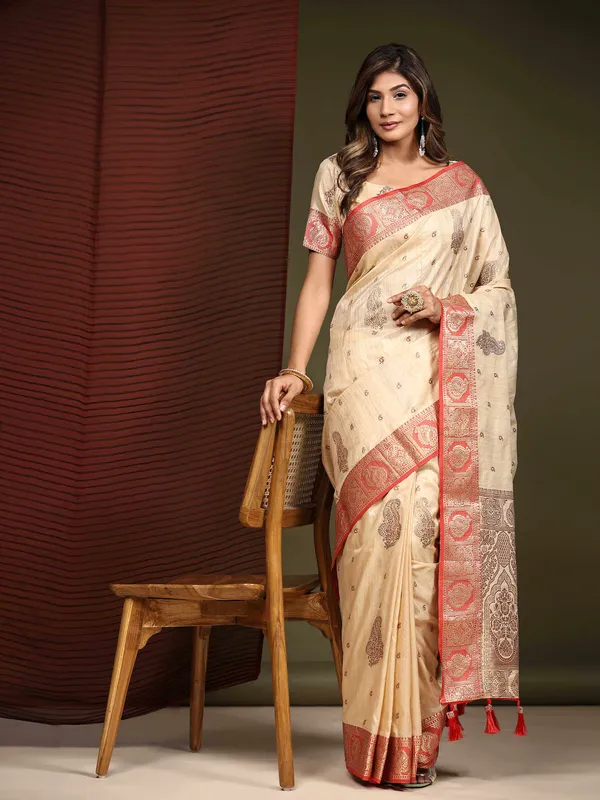 Cream_Katan_Silk_With_Zari_Weaving_Rich_Pallu_And_Contrast_Weaving_Small_Border_Saree
