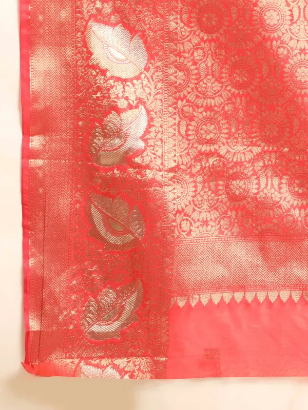 Red_Organza_Silk_Fabric_With_Zari_Weaving_Rich_Pallu_And_Contrast_Meenakri_Weaving_Border_Saree