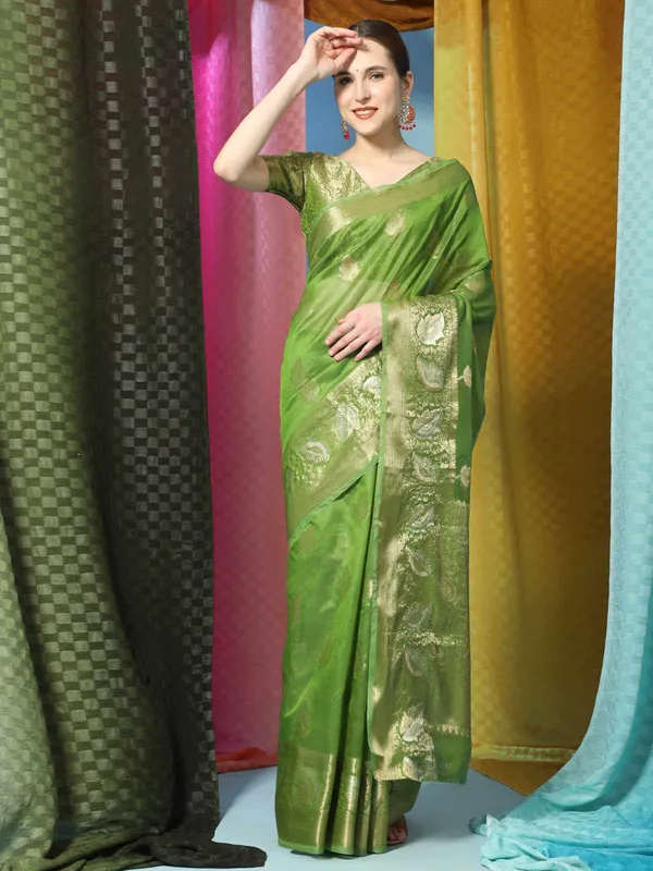 Dark_Green_Organza_Silk_Fabric_With_Zari_Weaving_Rich_Pallu_And_Contrast_Meenakri_Weaving_Border_Saree