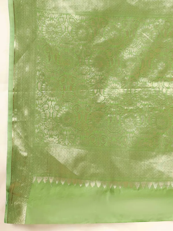 Dark_Green_Organza_Silk_Fabric_With_Zari_Weaving_Rich_Pallu_And_Contrast_Meenakri_Weaving_Border_Saree