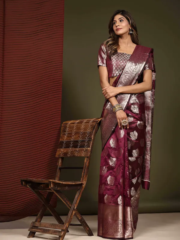 Maroon_Organza_Silk_Fabric_With_Zari_Weaving_Rich_Pallu_And_Contrast_Meenakri_Weaving_Border_Saree