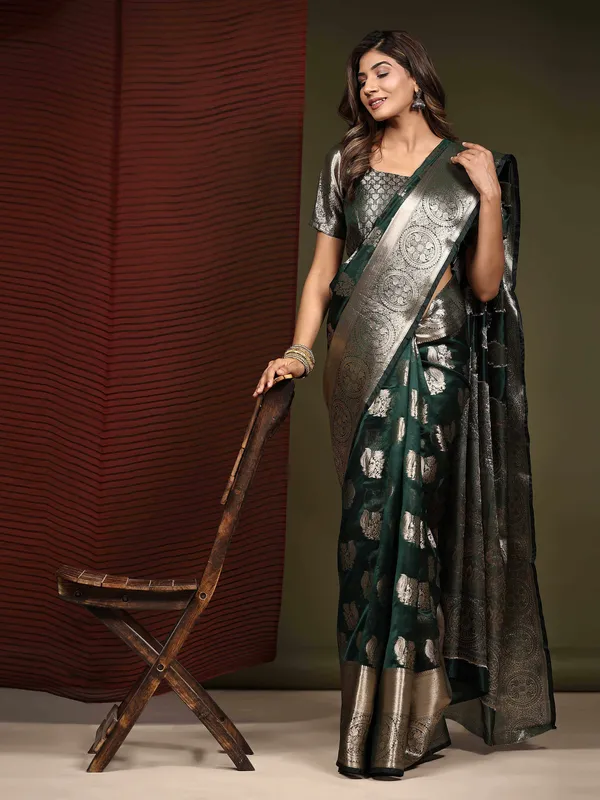 Black_Organza_Silk_Fabric_With_Zari_Weaving_Rich_Pallu_And_Contrast_Meenakri_Weaving_Border_Saree