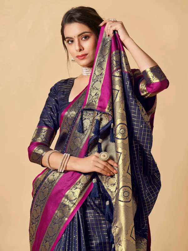 Navy_Blue_Kanjivaram_Silk_Fabric_With_Zari_Weaiwng_Rich_Pallu_And_Contrast_Zari_Weaiwng_Border_Saree