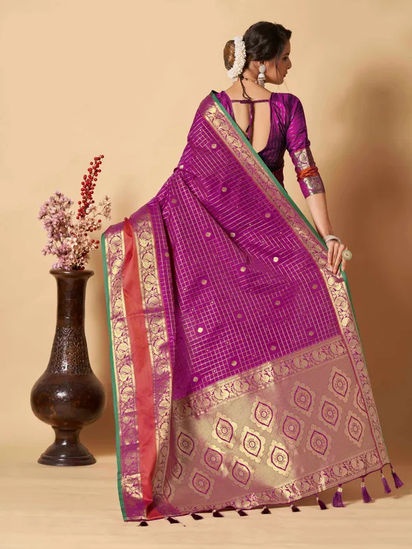 Purple_Kanjivaram_Silk_Fabric_With_Zari_Weaiwng_Rich_Pallu_And_Contrast_Zari_Weaiwng_Border_Saree