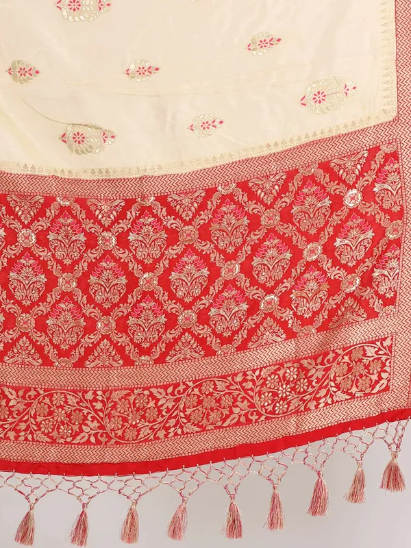 Multicolor_Beautiful_Geometric_Pallu_Gotta_Patti_Weaving_Border_Saree