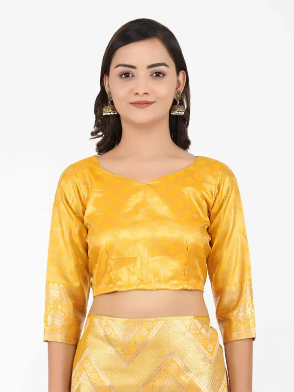 Yellow_Kanjeevarm_Silk_With_Geometric_Pallu_And_Lehriya_Weaving_Body_Saree