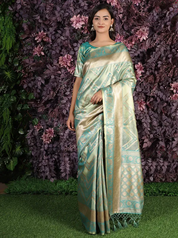 C-Green_Kanjeevarm_Silk_With_Geometric_Pallu_And_Lehriya_Weaving_Body_Saree