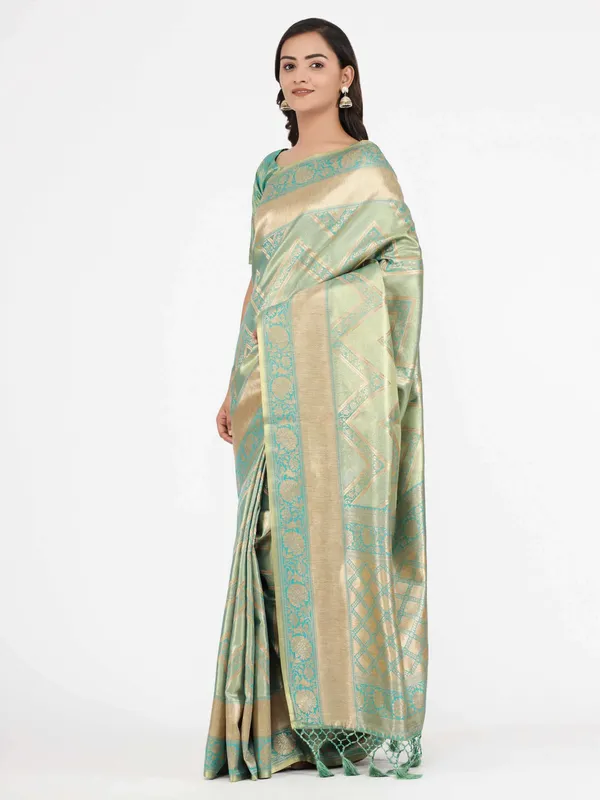 C-Green_Kanjeevarm_Silk_With_Geometric_Pallu_And_Lehriya_Weaving_Body_Saree