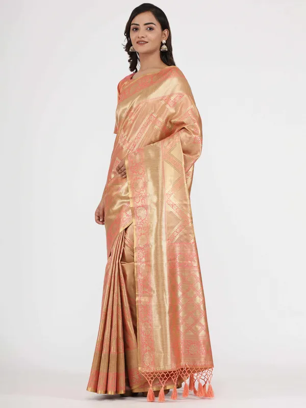 Peach_Kanjeevarm_Silk_With_Geometric_Pallu_And_Lehriya_Weaving_Body_Saree