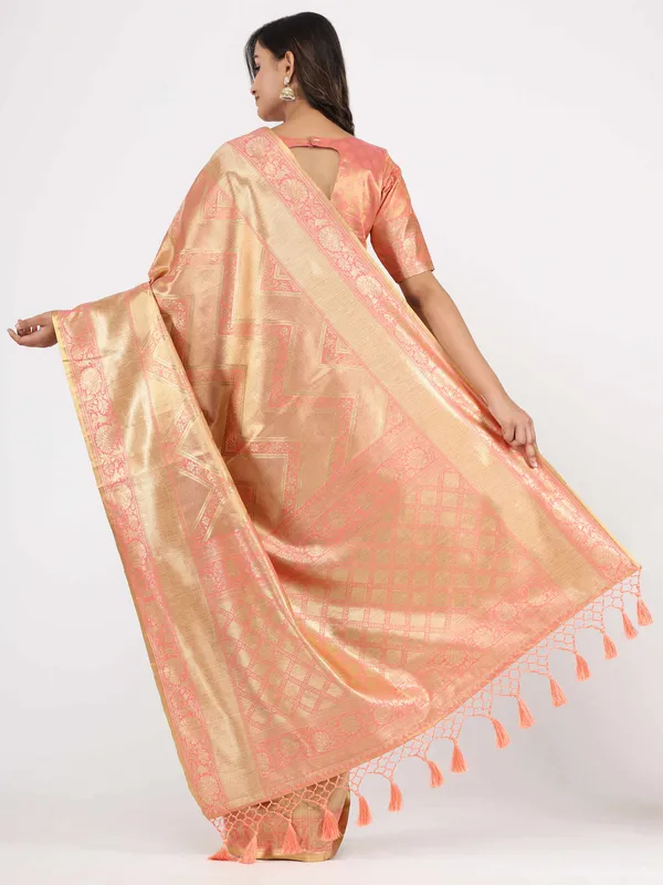 Peach_Kanjeevarm_Silk_With_Geometric_Pallu_And_Lehriya_Weaving_Body_Saree
