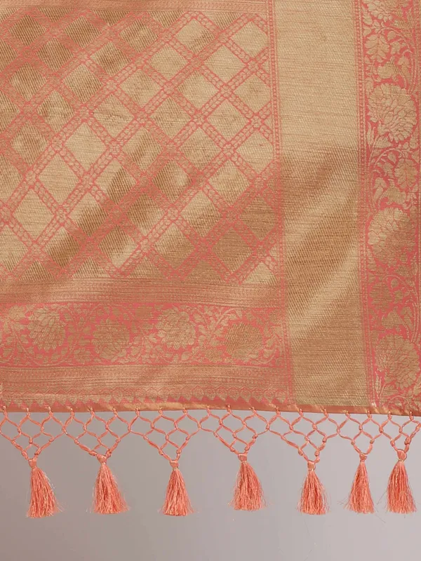 Peach_Kanjeevarm_Silk_With_Geometric_Pallu_And_Lehriya_Weaving_Body_Saree