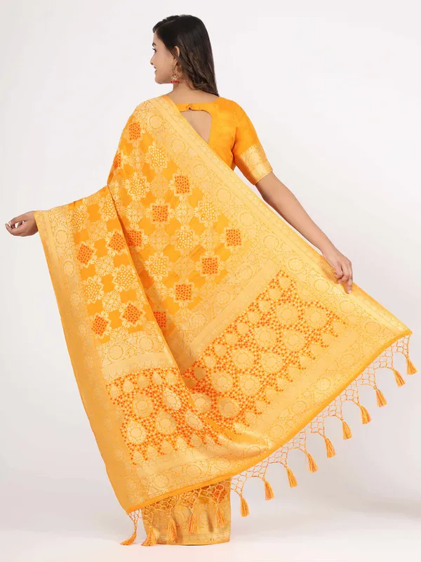 Mustard_Beautiful_Bandhani_Weaving_Pallu_Designer_Saree