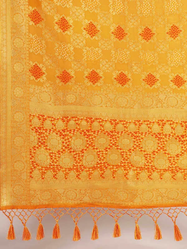 Mustard_Beautiful_Bandhani_Weaving_Pallu_Designer_Saree