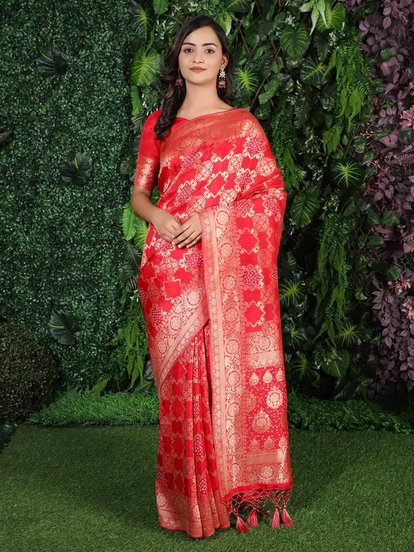 Red_Beautiful_Bandhani_Weaving_Pallu_Designer_Saree