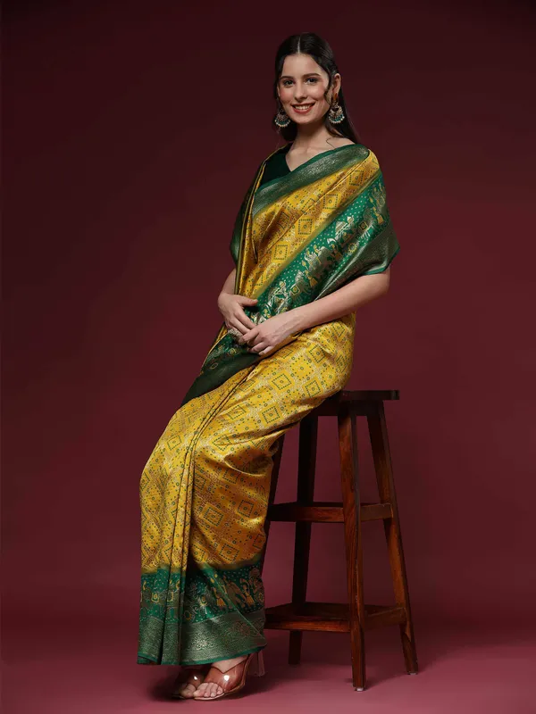 Yellow_Green_Beautiful_Patola_Design_Jacquard_Work_Rich_Pallu_Saree