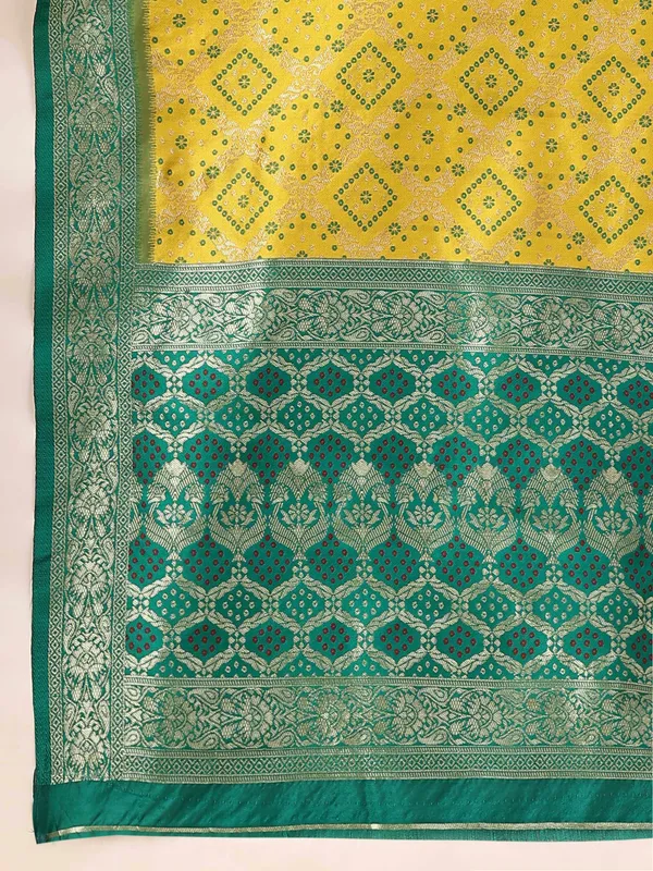 Yellow_Green_Beautiful_Patola_Design_Jacquard_Work_Rich_Pallu_Saree