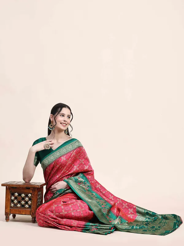 Rani_Pink_Green_Beautiful_Patola_Design_Jacquard_Work_Rich_Pallu_Saree