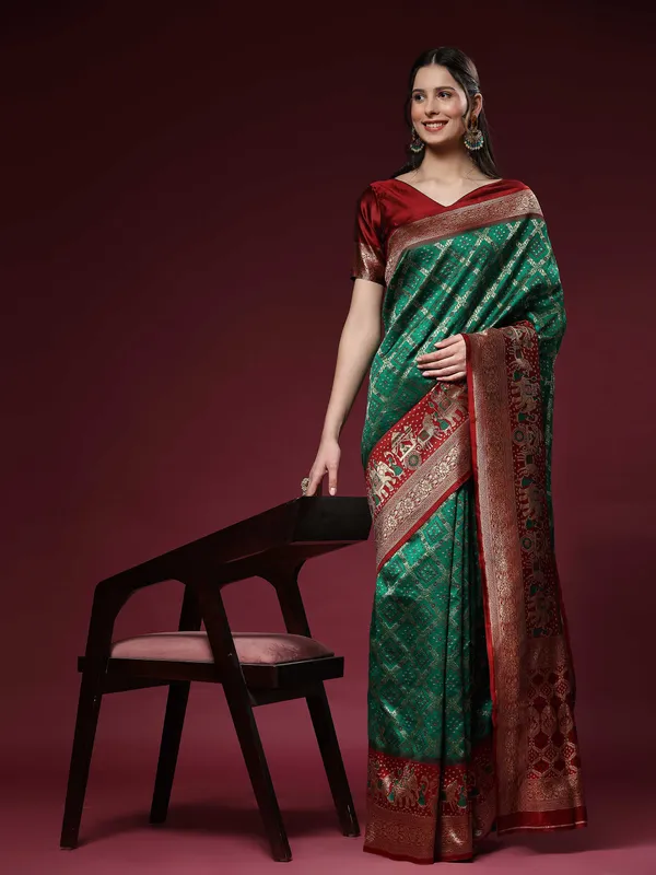 Dark_Green_Red_Beautiful_Patola_Design_Jacquard_Work_Rich_Pallu_Saree