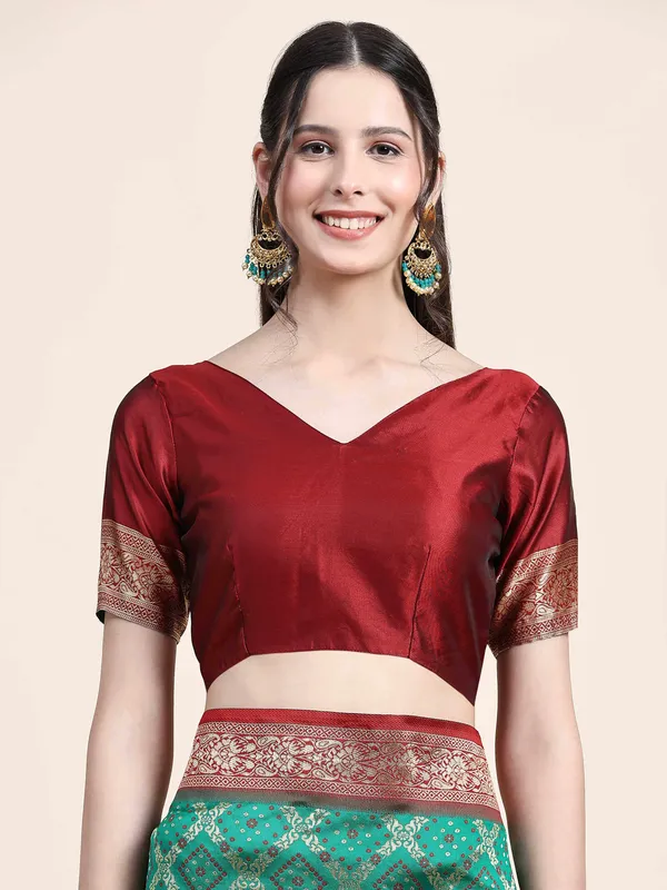 Dark_Green_Red_Beautiful_Patola_Design_Jacquard_Work_Rich_Pallu_Saree