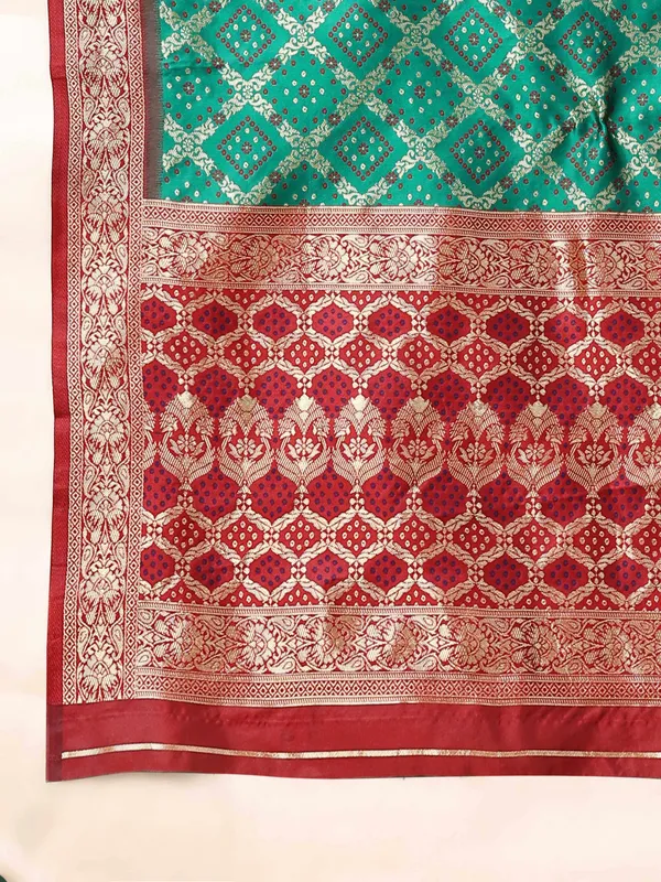Dark_Green_Red_Beautiful_Patola_Design_Jacquard_Work_Rich_Pallu_Saree