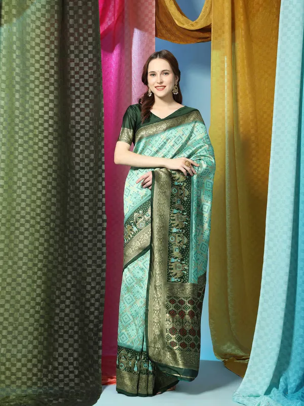 Rama_Green_Beautiful_Patola_Design_Jacquard_Work_Rich_Pallu_Saree