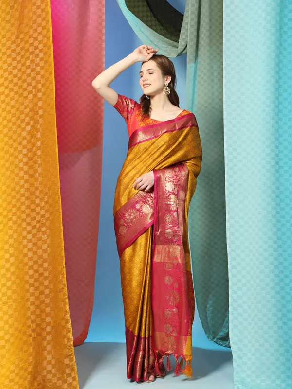 Mustard_Pink_Soft_Silk_With_Attractive_Contrast_Dual_Tone_Jari_Border_Saree