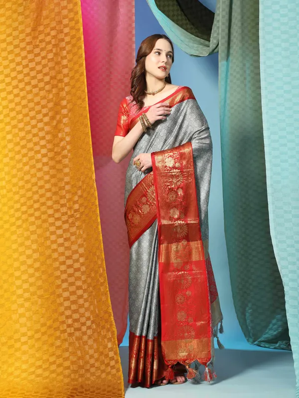 Grey_Red_Soft_Silk_With_Attractive_Contrast_Dual_Tone_Jari_Border_Saree