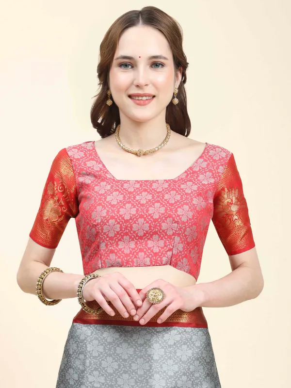 Grey_Red_Soft_Silk_With_Attractive_Contrast_Dual_Tone_Jari_Border_Saree