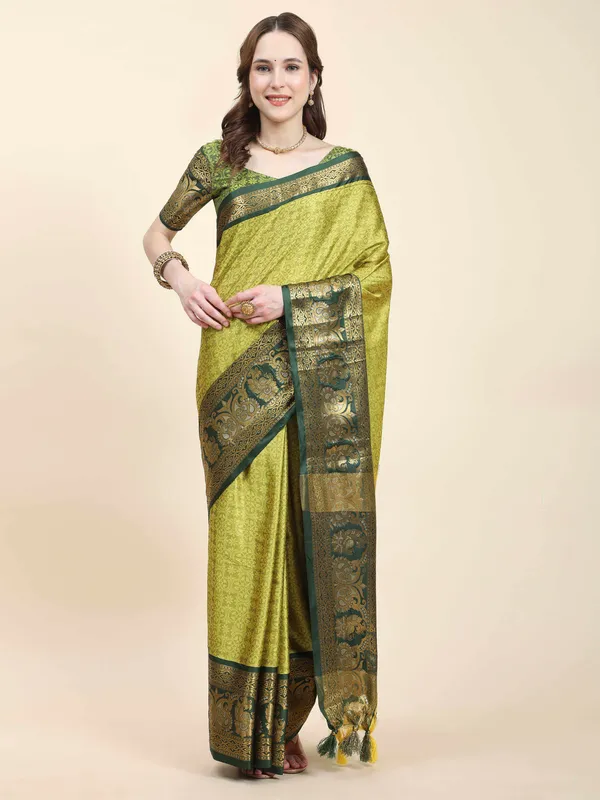 Lemon_Green_Soft_Silk_With_Attractive_Contrast_Dual_Tone_Jari_Border_Saree