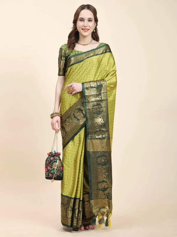 Lemon_Green_Soft_Silk_With_Attractive_Contrast_Dual_Tone_Jari_Border_Saree