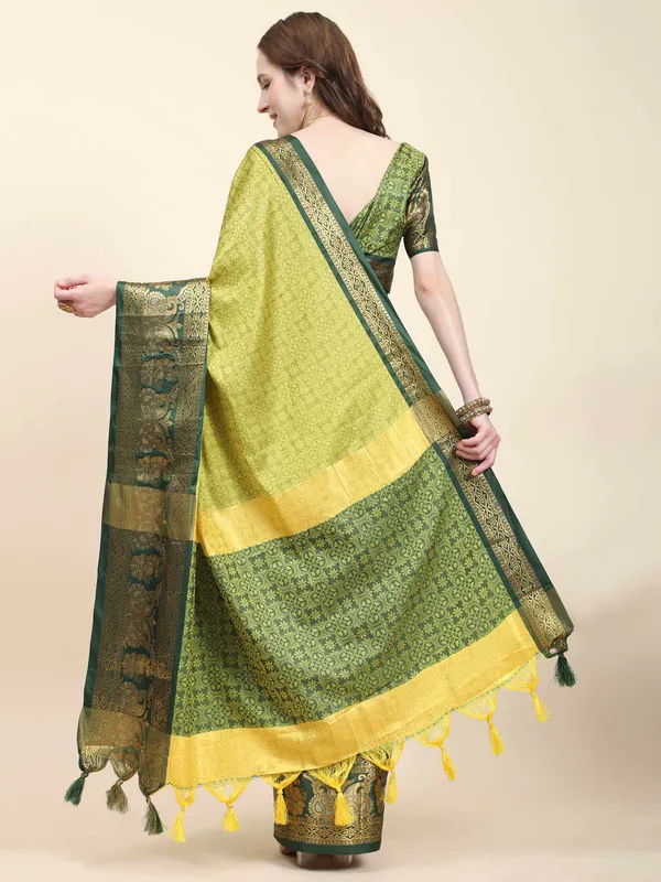 Lemon_Green_Soft_Silk_With_Attractive_Contrast_Dual_Tone_Jari_Border_Saree