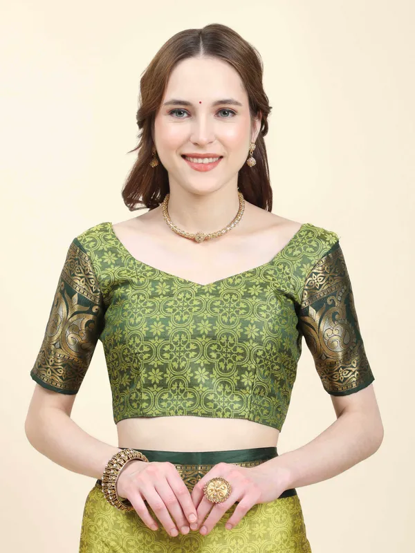Lemon_Green_Soft_Silk_With_Attractive_Contrast_Dual_Tone_Jari_Border_Saree