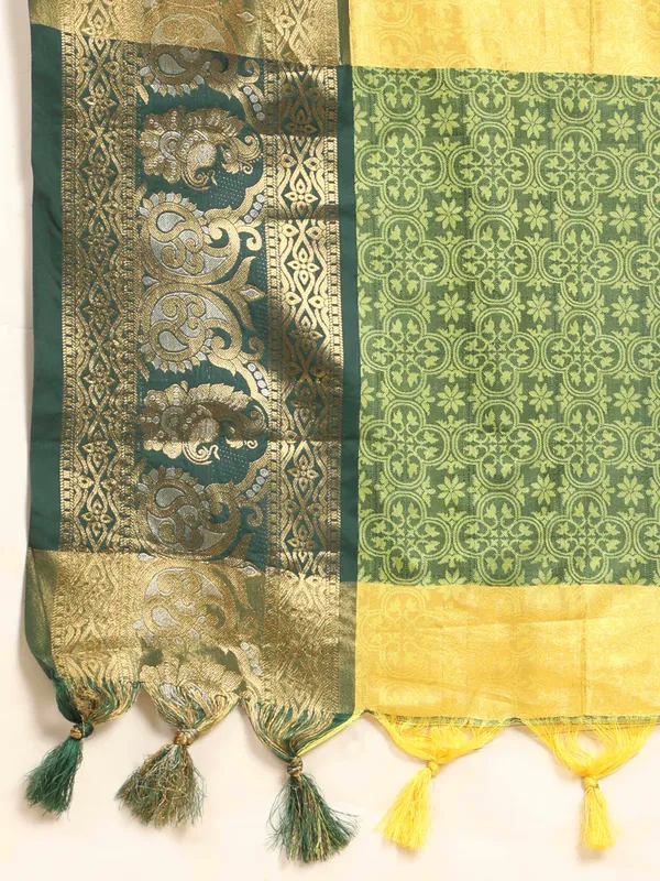 Lemon_Green_Soft_Silk_With_Attractive_Contrast_Dual_Tone_Jari_Border_Saree