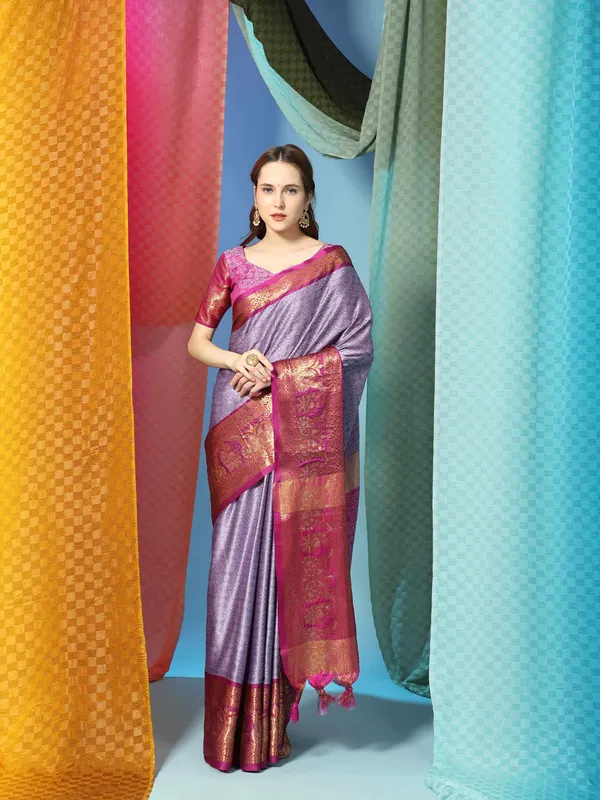 Lavender_Pink_Soft_Silk_With_Attractive_Contrast_Dual_Tone_Jari_Border_Saree