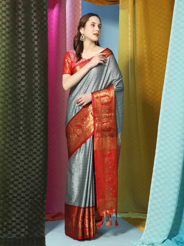 Grey_Red_Soft_Silk_With_Attractive_Contrast_Dual_Tone_Jari_Border_Saree