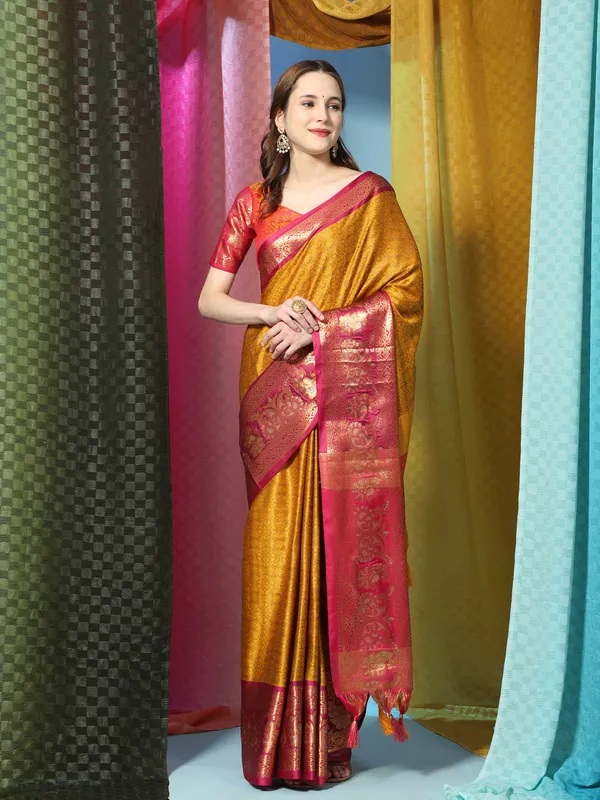 Mustard_Red_Soft_Silk_With_Attractive_Contrast_Dual_Tone_Jari_Border_Saree