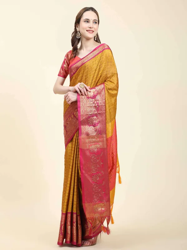 Mustard_Red_Soft_Silk_With_Attractive_Contrast_Dual_Tone_Jari_Border_Saree