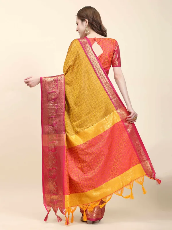 Mustard_Red_Soft_Silk_With_Attractive_Contrast_Dual_Tone_Jari_Border_Saree