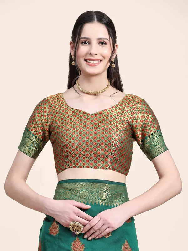 Green_Beautiful_Gold_Zari_Weaving_Jacquard_Border_And_Mina_Butta_Tassle_Saree