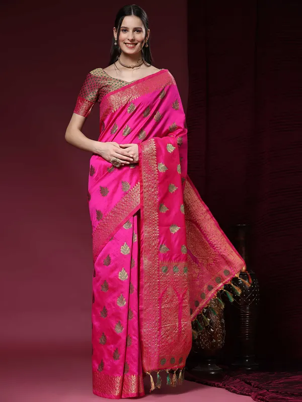 Pink_Beautiful_Gold_Zari_Weaving_Jacquard_Border_And_Mina_Butta_Tassle_Saree