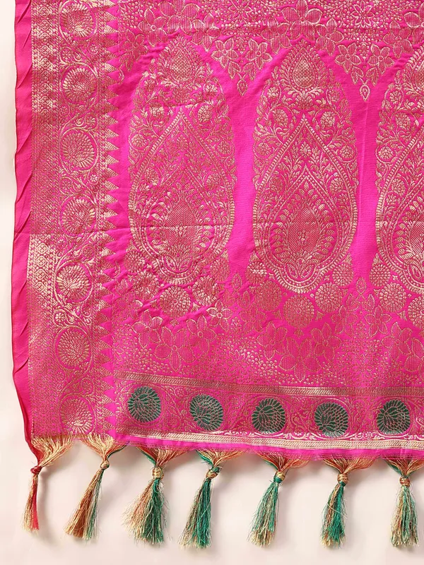 Pink_Beautiful_Gold_Zari_Weaving_Jacquard_Border_And_Mina_Butta_Tassle_Saree