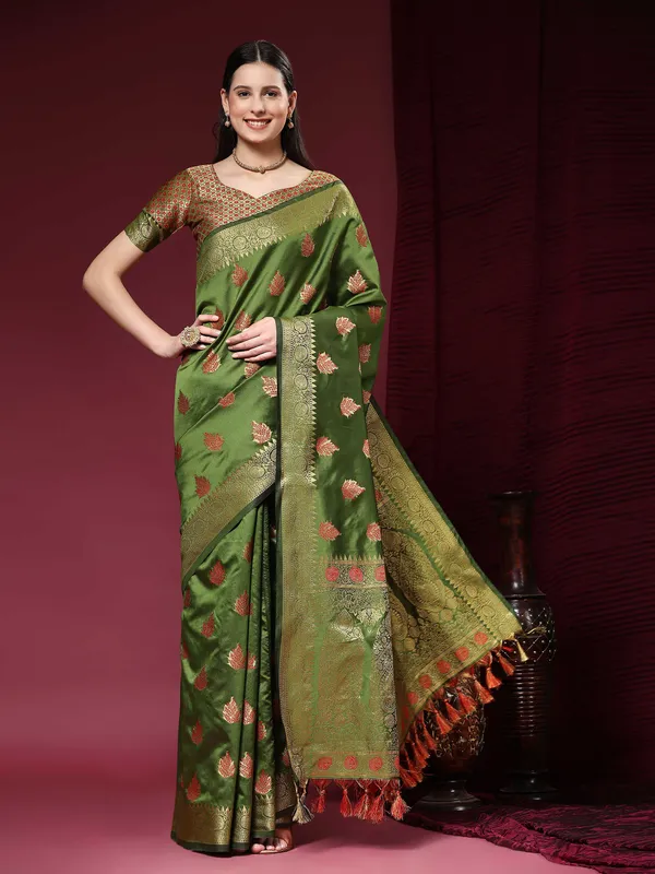 Mehandi_Green_Beautiful_Gold_Zari_Weaving_Jacquard_Border_And_Mina_Butta_Tassle_Saree