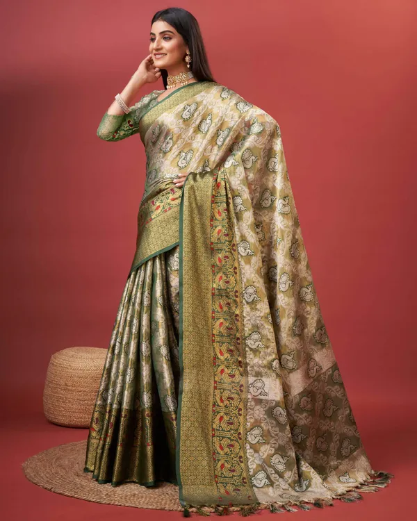 Green_Pure_Organza_Silk_With_Zari_Pallu_And_Rich_Zari_Wooven_Border_With_Weaving_Design_Tassle_Saree
