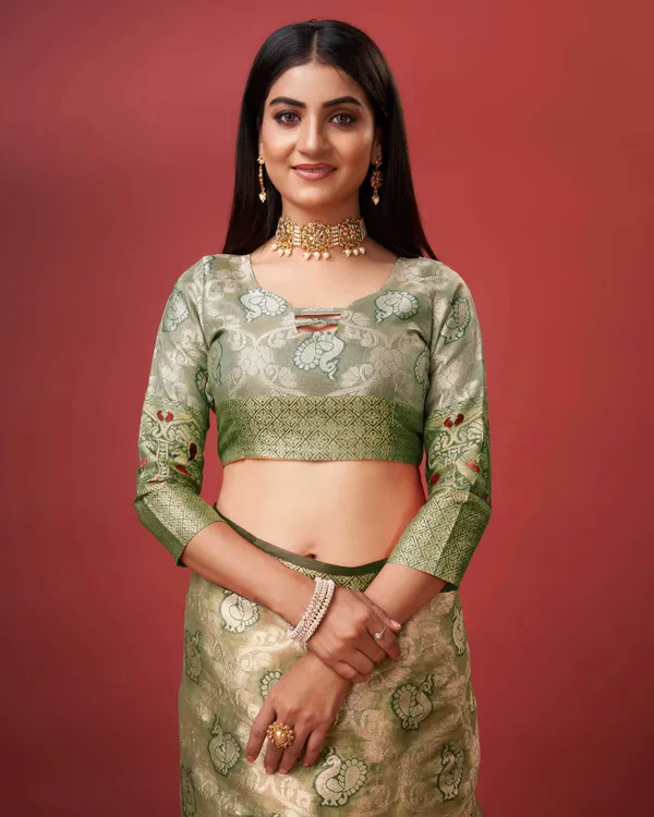 Green_Pure_Organza_Silk_With_Zari_Pallu_And_Rich_Zari_Wooven_Border_With_Weaving_Design_Tassle_Saree