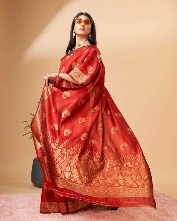 Red_Beautiful_Rich_Pallu_&_Jacquard_Self_Weaving_Work_Saree