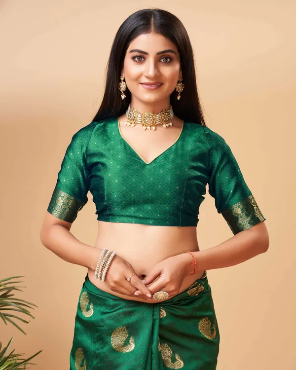 Green_Beautiful_Rich_Pallu_&_Jacquard_Self_Weaving_Work_Saree