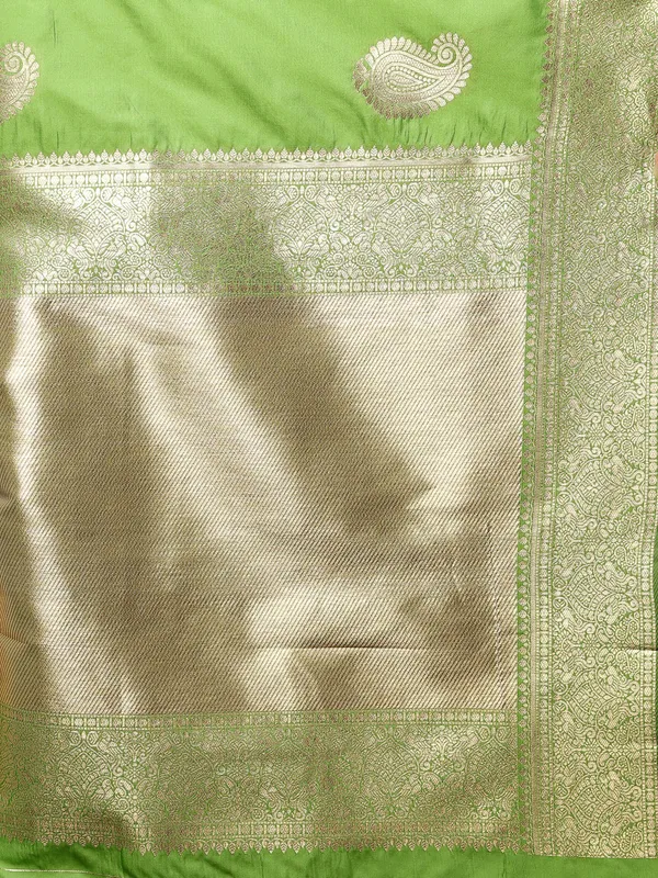 Green_Soft_Silk_With_Zari_Weaving_Design_And_Rich_Zari_Weaving_Pallu_Border_Saree