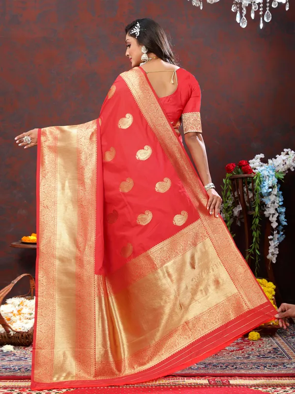 Red_Soft_Silk_With_Zari_Weaving_Design_And_Rich_Zari_Weaving_Pallu_Border_Saree