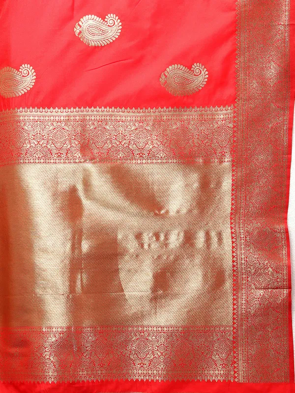 Red_Soft_Silk_With_Zari_Weaving_Design_And_Rich_Zari_Weaving_Pallu_Border_Saree